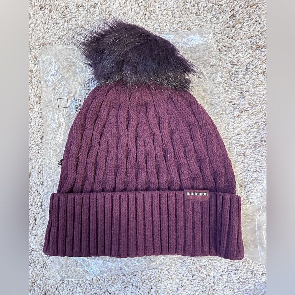Lululemon Cable Knit Pom Beanie